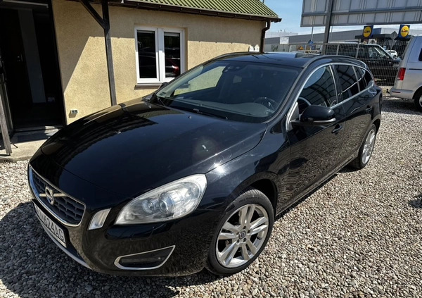 Volvo V60 cena 33600 przebieg: 273000, rok produkcji 2011 z Białystok małe 254